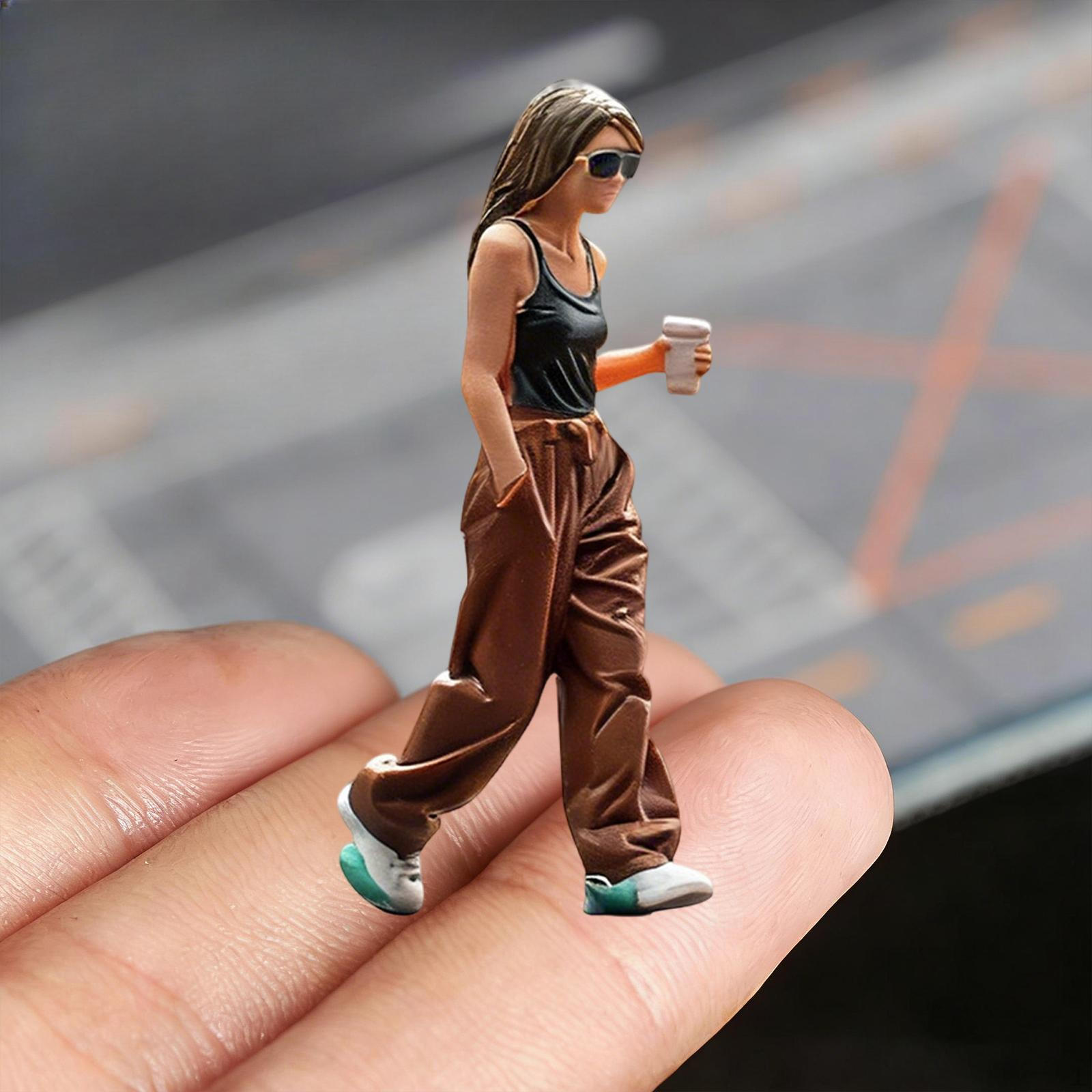 1/64 Scale Walking Girl Model Tiny People Stimulated Street Scene Decor for Train Layout
