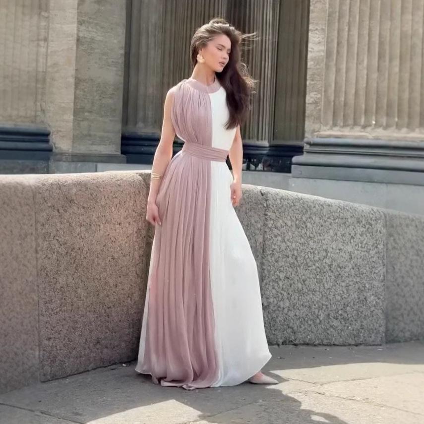 Elegantes ärmelloses plissiertes langes Sommerkleid 2025 mit Schal