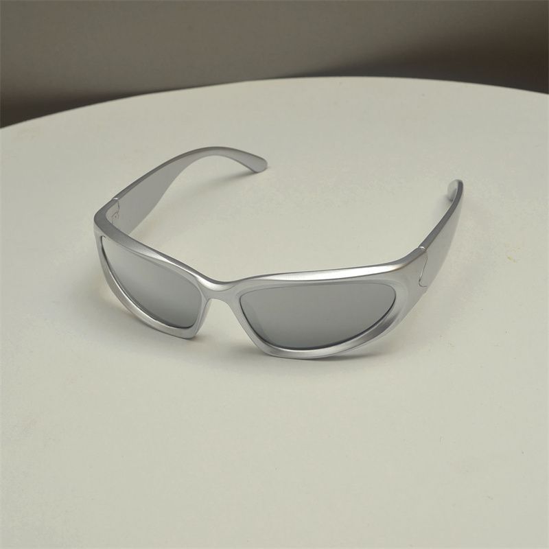 New Punk Y2K Sunglasses Women Goggle Luxury Brand Square Sun Glasses 2000'S Shades Eyewear UV400 Female Designer Eyeglasses