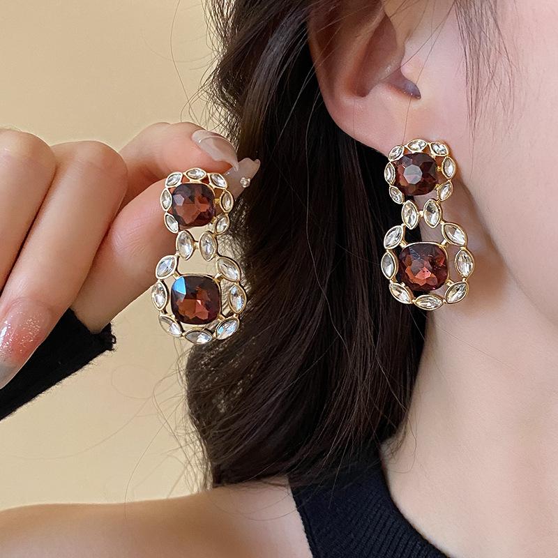 Silver Needle Heart Stud Earrings with Zircon Crystals – European & American High-End Fashion for Women