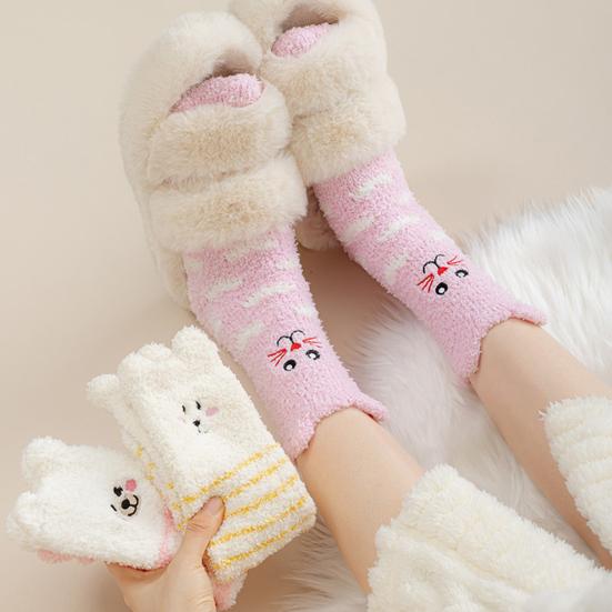 Fluffy Winter Crew Socks Cute Animal Embroidery Warm Socks Thick Fuzzy Plush Bear Cat Thermal Socks for Women Sleep Home Lounging
