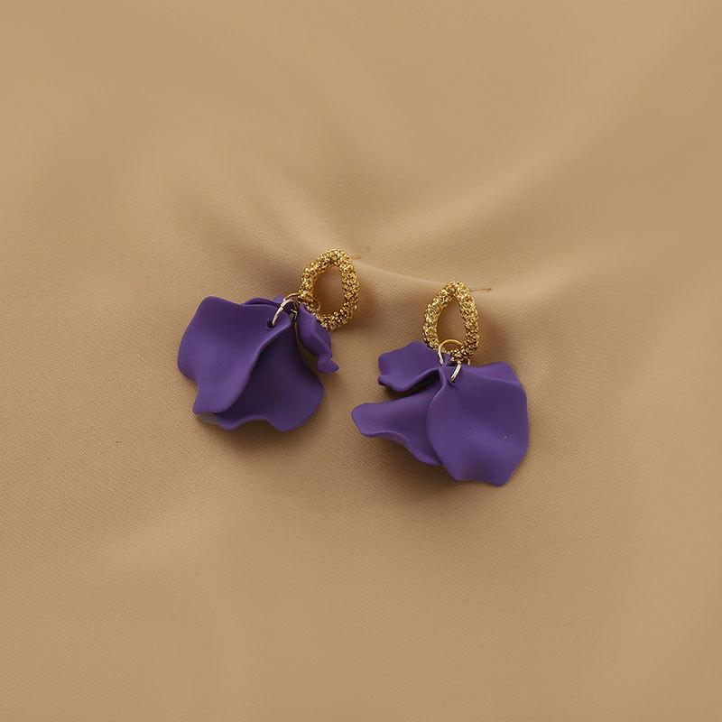 

2024 Преувеличенные серьги-гвоздики с зелеными цветами: Высококлассный, нишевый дизайн для женщин