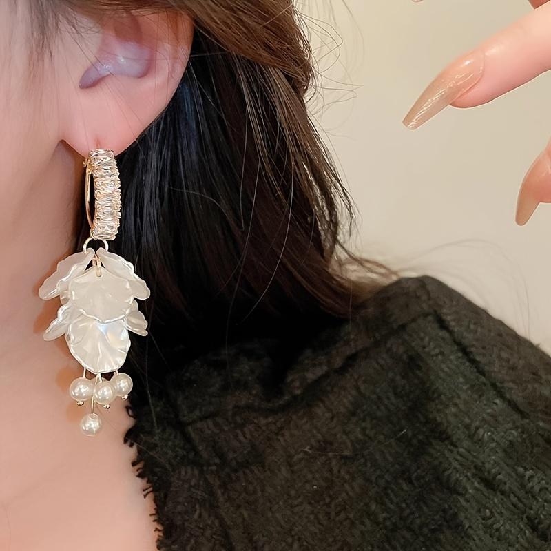 1 Pair White Petals Imitation Pearl Earrings For Women Suitable For Engagement Wedding Anniversary And Daily Wear Jewelry Gifts