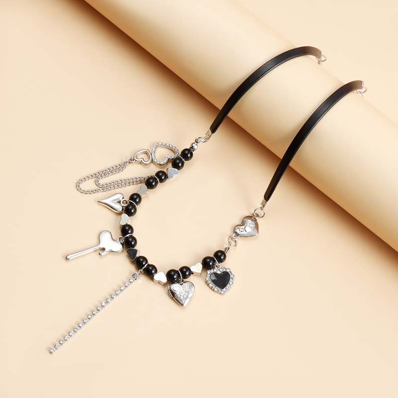 Vintage Beaded Heart Tassel Choker Necklaces for Women Punk Hip Hop Black Leather Rope Necklaces Y2K Jewelry Party Accessories
