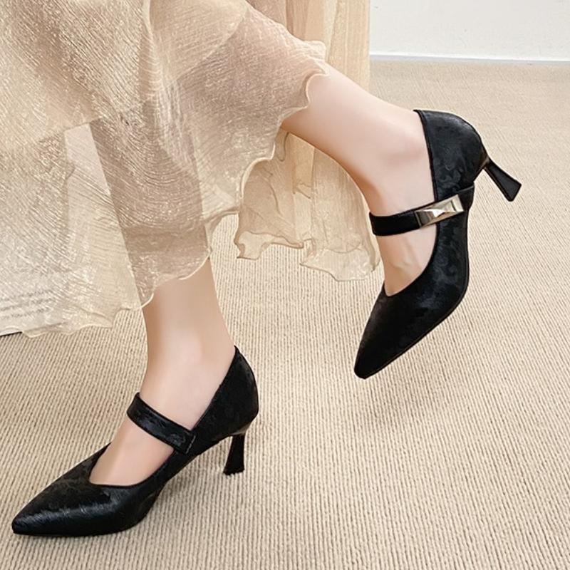 Fashion Temperament Women's Shoes Pointed Shallow Top Single Shoe Fashionable and Versatile Metal Decoration Fine Heel Women's Shoes