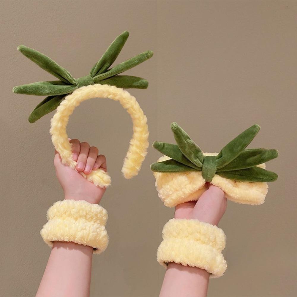 4pcs Strawberry Waterproof wrist strap moisture-proof sleeve Hair Bands Hair Bands for Girls Utility Applying Headband Hair Ties