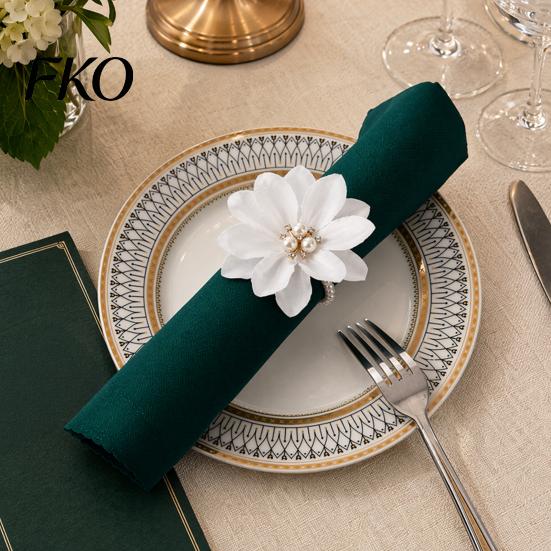 Serviettenring 6 Stück Weiße Lotusringe, Chiffonblumen Metallhalter, Weicher Stoff Perlen-Dinnerringe für Hochzeit Junggesellinnenabschied Tisch