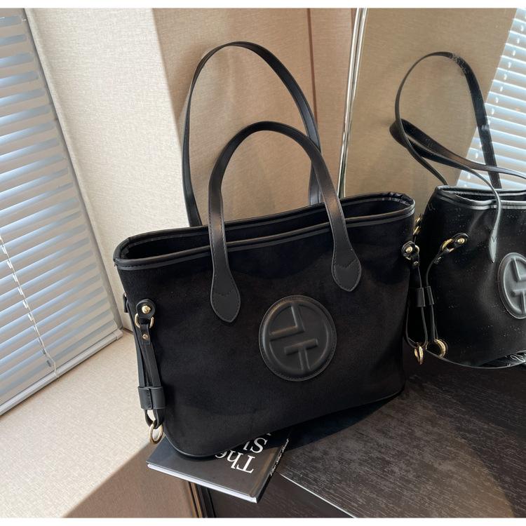 

Сумка в стиле ретро для женщин, новая модель 2024 года, популярная в этом году, вместительная сумка-тоут, повседневная сумка через плечо для поездок на работу чёрный