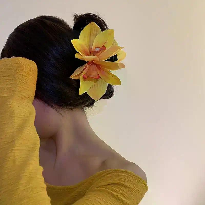 Neue Blumen Haarspangen für Damen Mode Leichter Luxus Seitenclips Französisch Elegant Temperament Kopfaccessoires