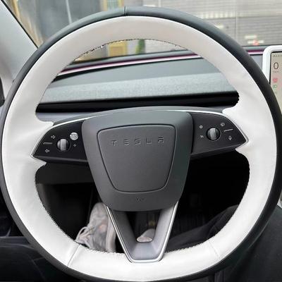 Capa de Couro para Volante de Carro Preta e Branca Antiderrapante Resistente ao Desgaste Costurada à Mão para Tesla Novo Modelo 3 Highland 2024