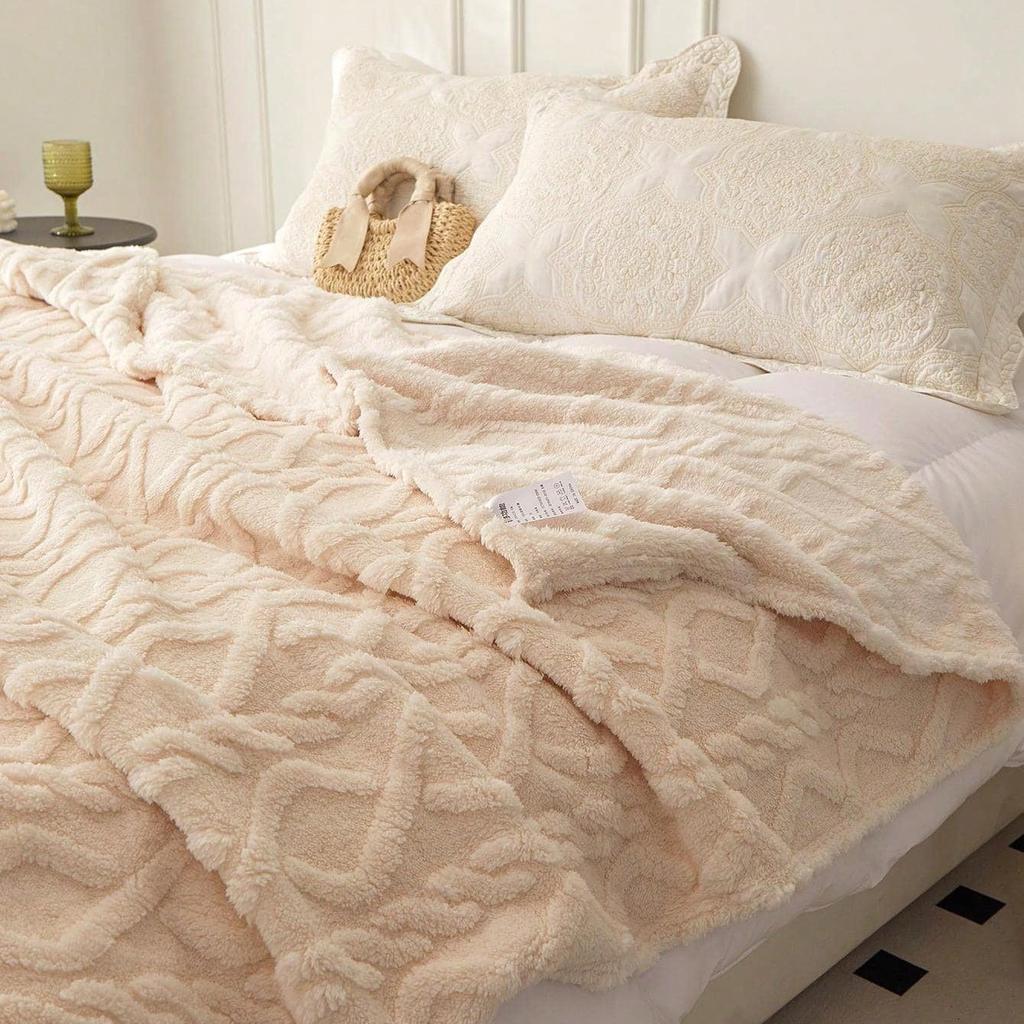 Fashion Jacquard Velvet Blanket Solid Color Soft Comfortable Bed Sheet Blanket Multifunctional  Fluffy Blanket