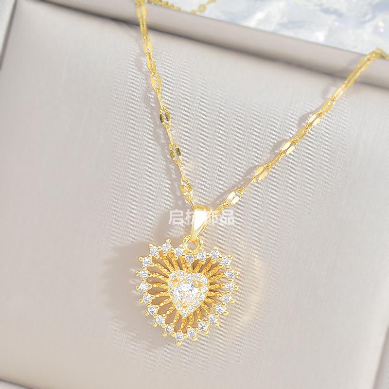 Full Diamond Love Necklace Women'S Light Luxury Design Versatile Hollow Heart Pendant Collarbone Chain Accessories