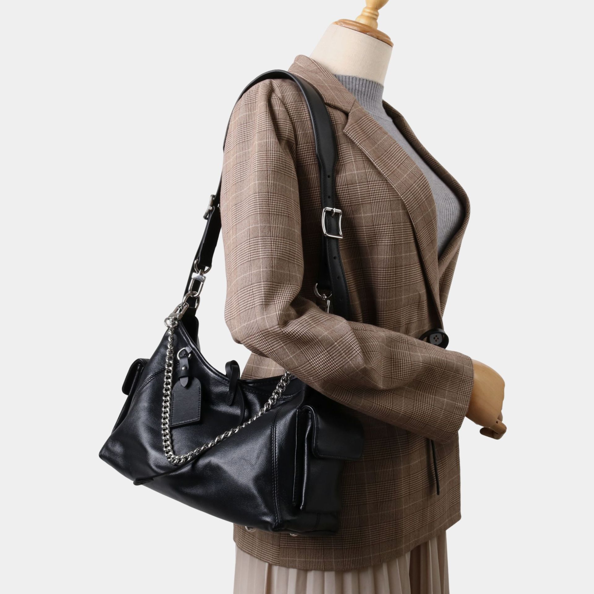 

Top Layer Soft Cowhide 2026 New Black Warrior Motorcycle Messenger Bag Single Shoulder Commuting Tote Chain Leather Women s Large 28x13x24cm