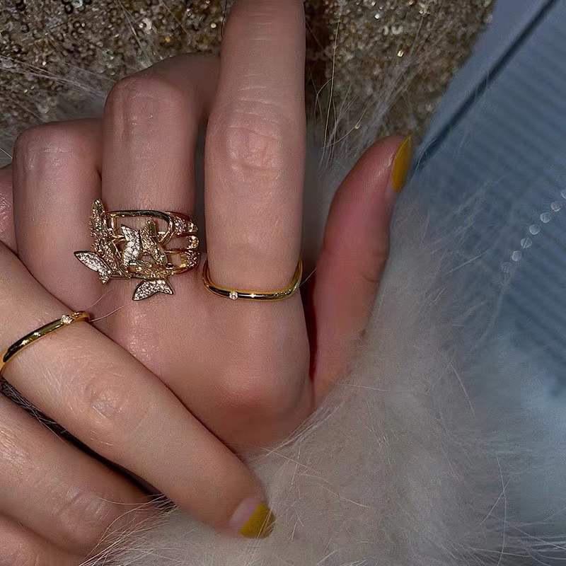 Luxurious 3D Butterfly Rhinestone Ring - Elegant Retro Design for Women Adjustable