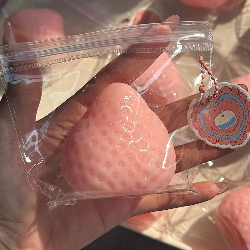 1Pc Party Gift Simulated Strawberry Release Ball Decompression Fruit Ball Pinch Le Decompression Ball Children'S Release Toy