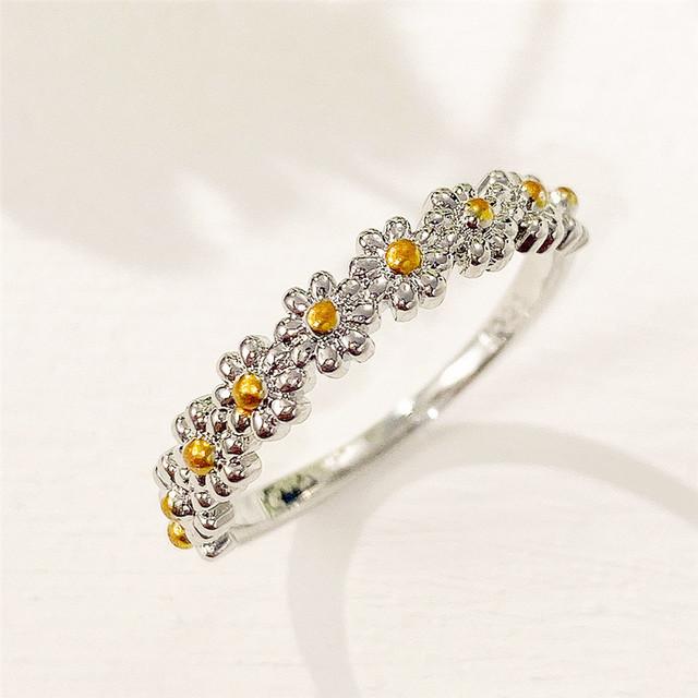 

Новые романтические кольца с маргаритками, свежие маленькие желтые цветы, женские аксессуары на палец, модные универсальные украшения для девочек 10