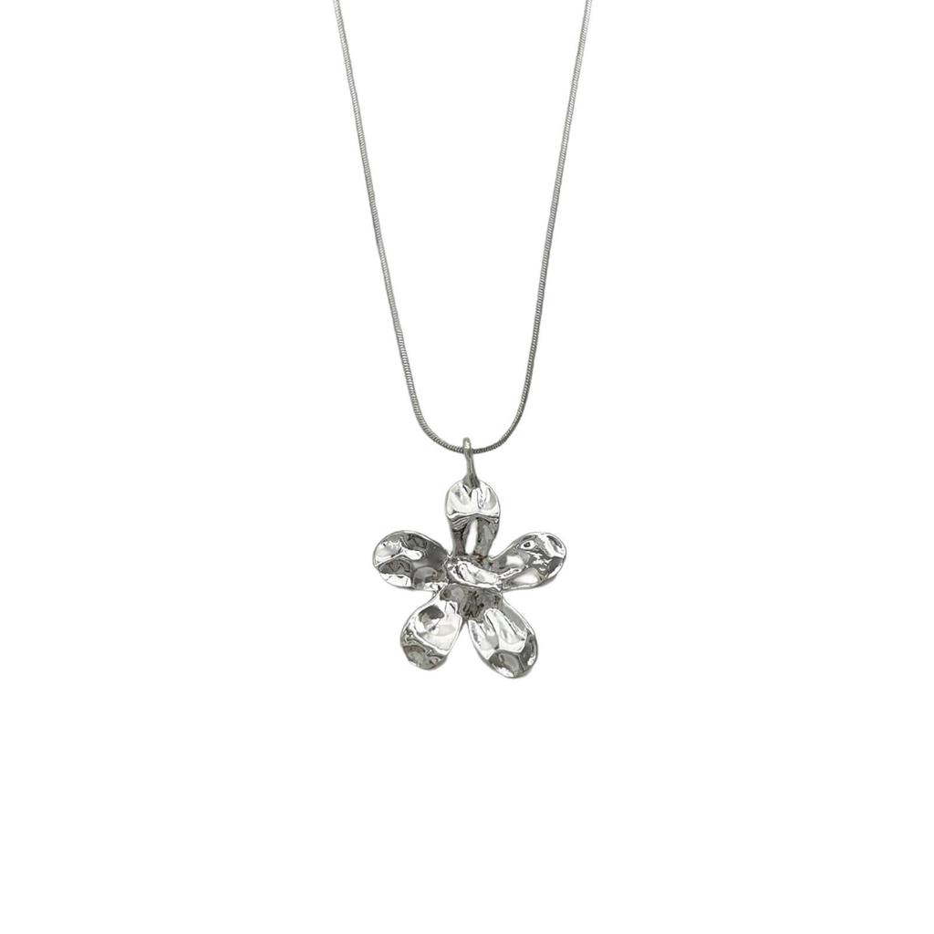 Korean Silver Flower Tassel Necklace for Women - Elegant, Niche Design, Perfect for Layering with Sweaters.