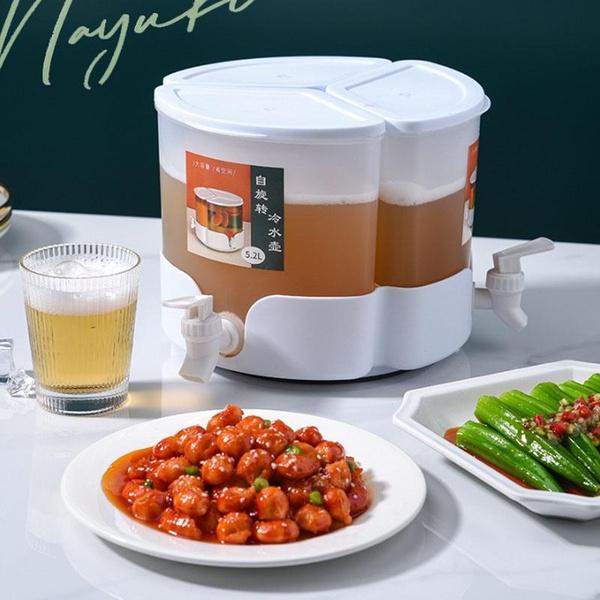 Multifunktionaler Getränkespender mit 3 Fächern, um 360 Grad drehbare Trennwand, Kaltwasserkessel mit Wasserhahn, Kühlschrank-Getränkebehälter, Wasserkrug-Set