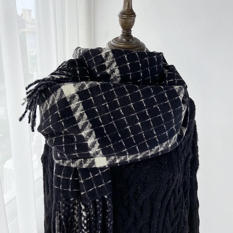 Scarf Women's Autumn and Winter New Thickened Imitation Cashmere Fringed Shawl Student  Warm Shawl