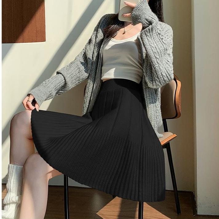 Women's Knit Mini Skirt Spring and Autumn High-waist Pleated Skater Skirt Knit Short Skirt