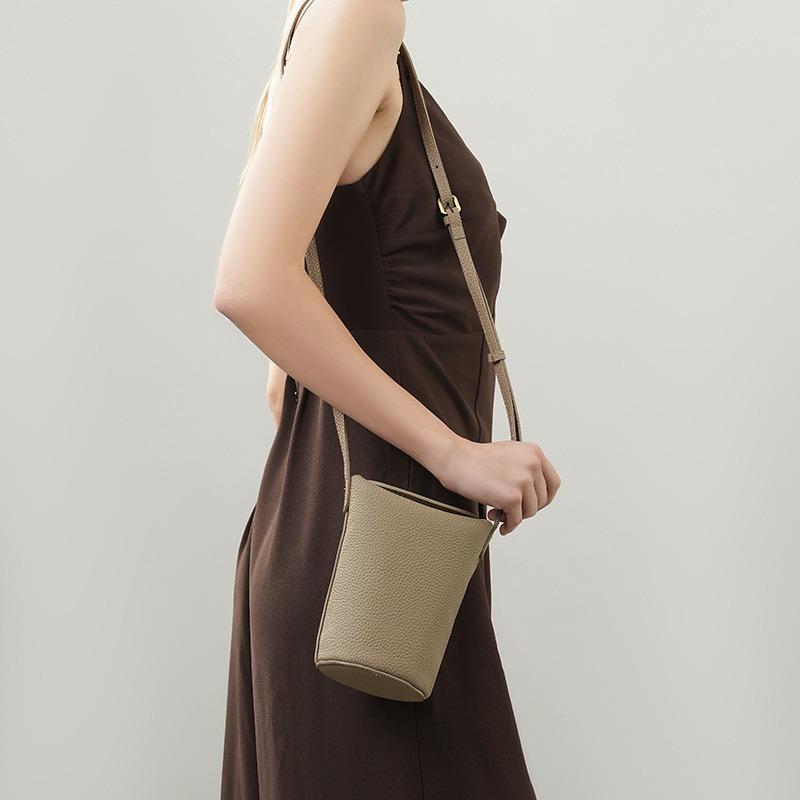 Borsa per cellulare da donna nuova borsa a tracolla di alta gamma in pelle bovina di primo strato vera pelle alla moda versatile mini borsa a secchiello