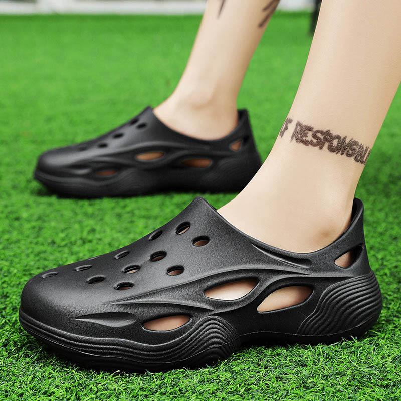 Lochschuhe Herren 2025 Sommer neue weichsohlige rutschfeste hohle atmungsaktive Strand Herrenschuhe Herren Watschuhe kalte Hausschuhe