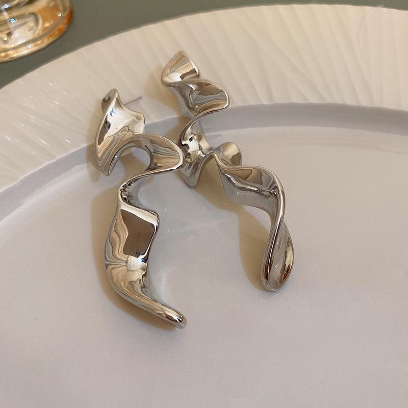 Европейские и американские преувеличенные металлические линии витые геометрические серьги холодный ветер длинные серьги-гвоздики персонализированные серьги женские