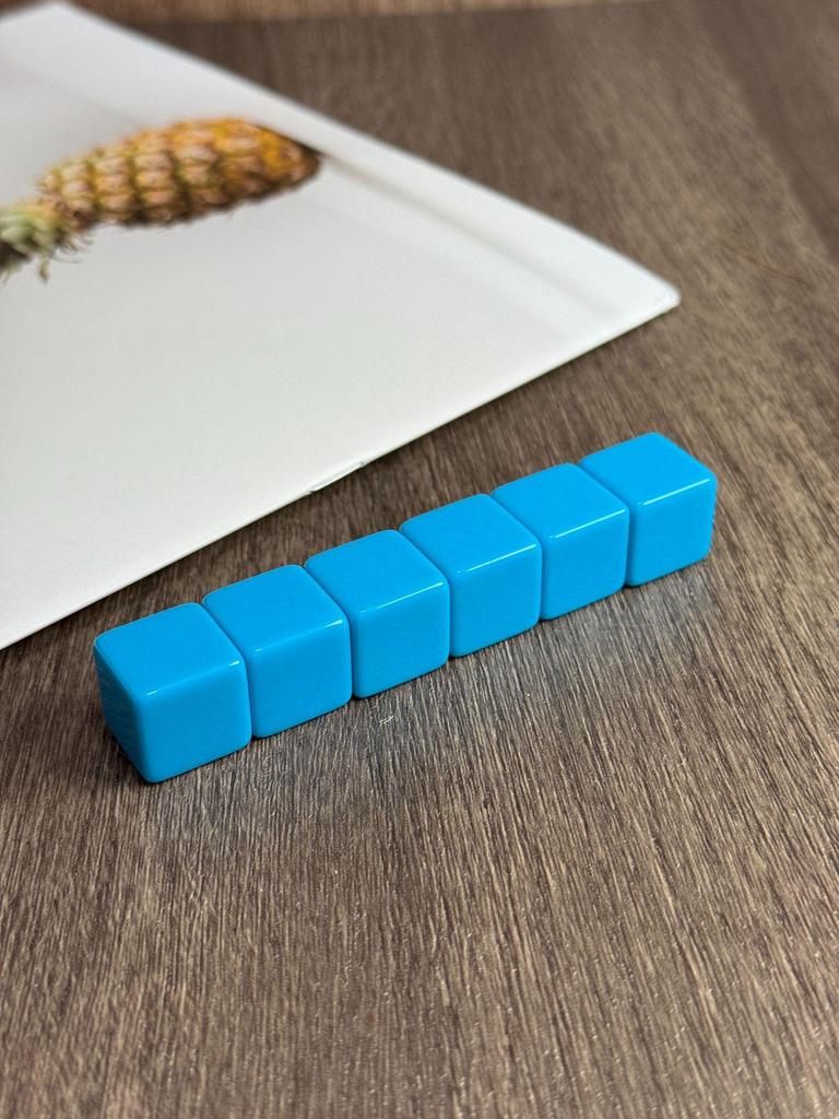 Eco-friendly 16mm Right Angle Carved Dice with Light Board Design