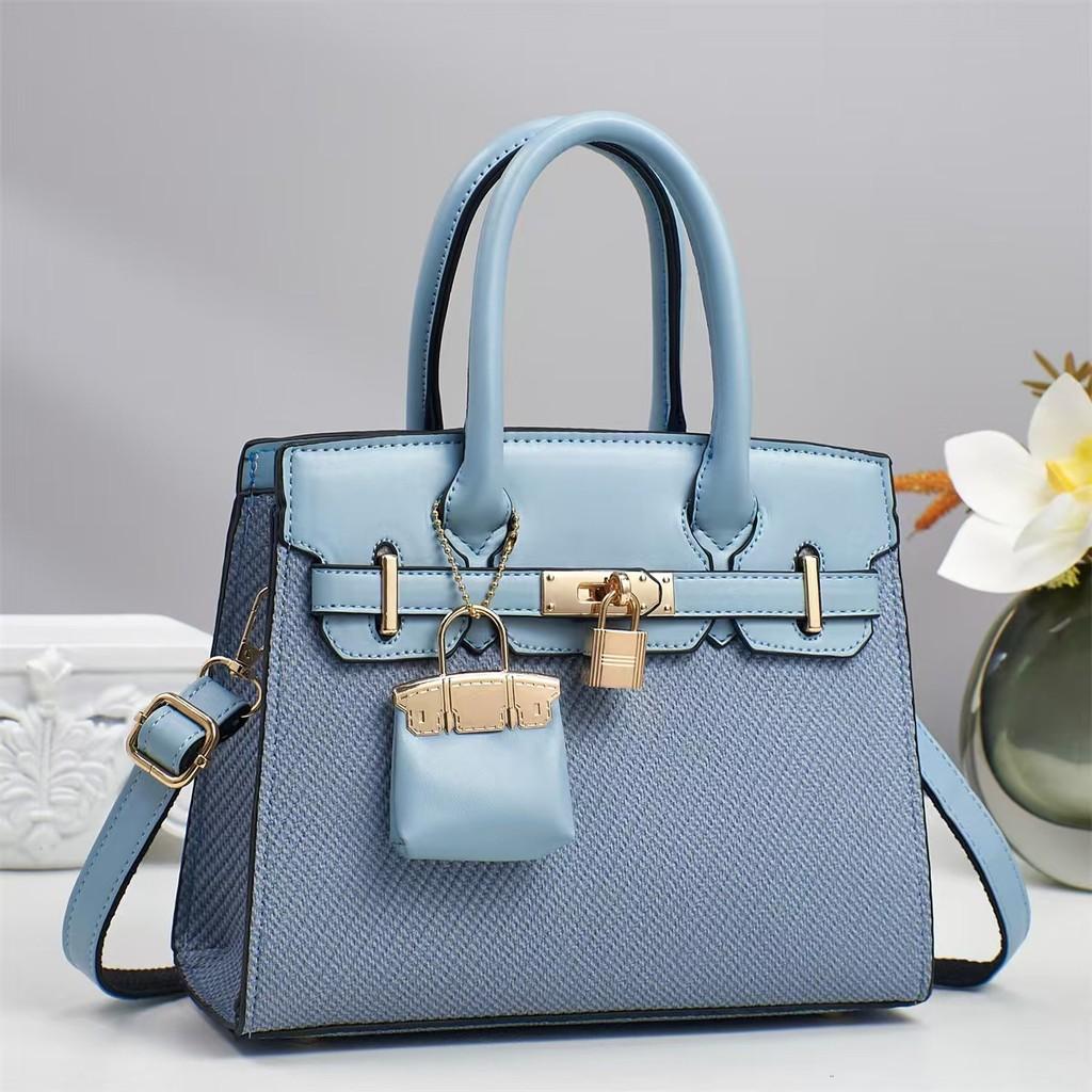 Pu Handbag For Women Large Tote Bag With Lock Closure And Inner Pockets For Daily Use