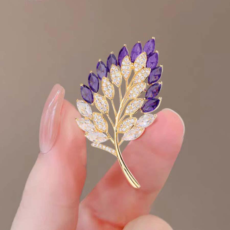 Elegant Pearl Brooch for Women's Suits - High-End Jewelry Pin