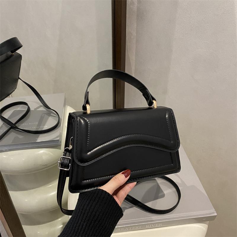 Women's Magnetic Closure Crossbody Bag - Spacious PU Shoulder Bag with Detachable Strap for Commute & Shopping Handbag