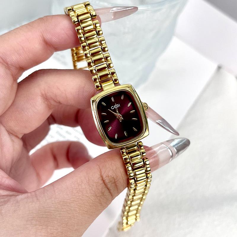 Brand Light Luxury Watch Women Retro TV Watch Beimu Dial Gold Waterproof Simple Female Fashion Quartz Clock Bracelet Watches