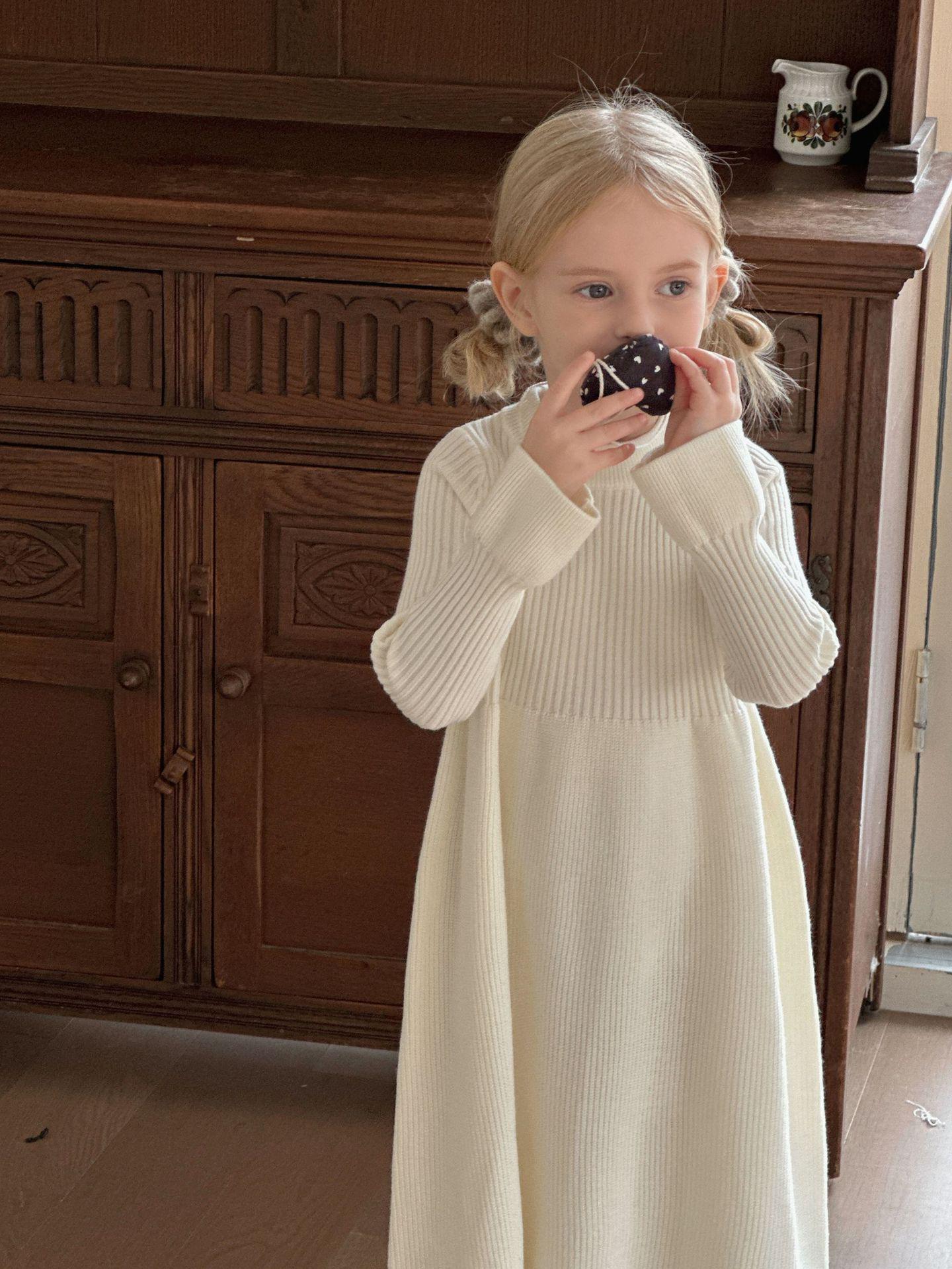 

Однотонное трикотажное платье-свитер принцессы средней длины для девочек – Коллекция весна/осень 2025 г. 140 cm