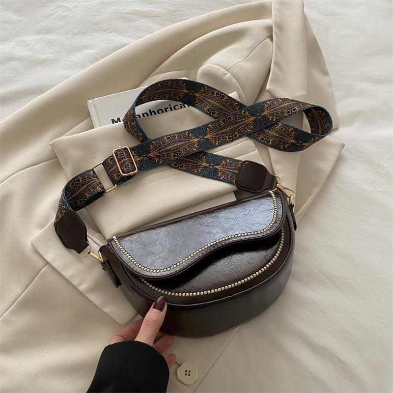 

Летняя нишевая сумка женская 2025 новая модная высокоценная на плечо, сумка-мессенджер, ретро, текстурная сумка-седло под мышкой