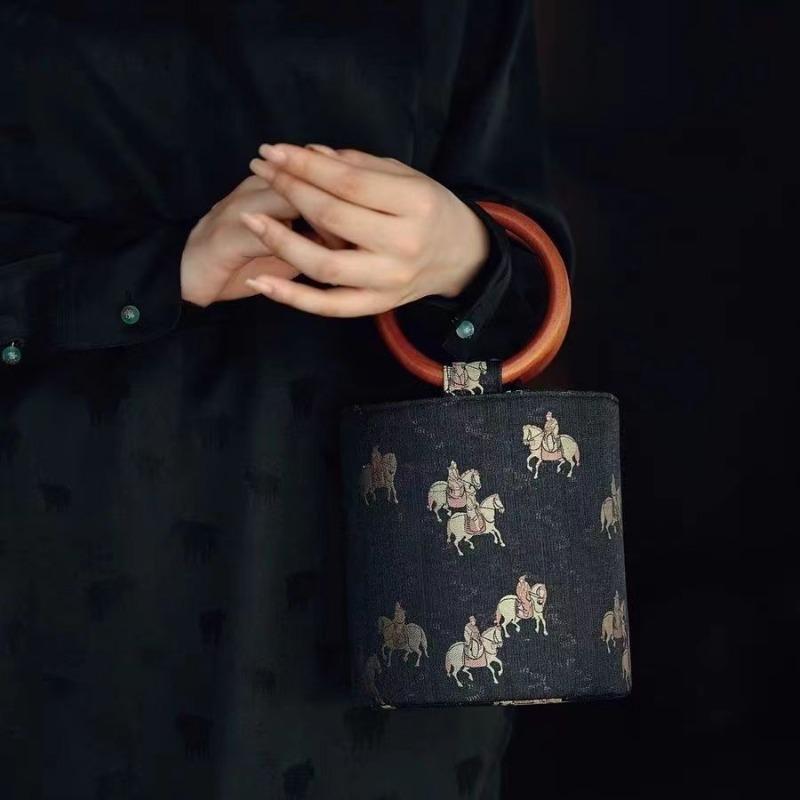 Ethnic style round ring wooden handle Song Jin Tang Matu retro fortune bucket bag cylinder bag autumn and winter Chinese style