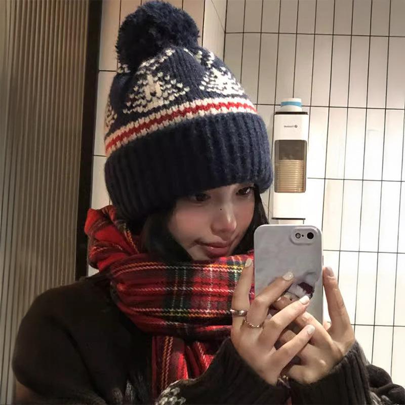 Fair Island contrasting color knitted wool hat women's season versatile big head circumference showing face small ear protection warm pullover hat