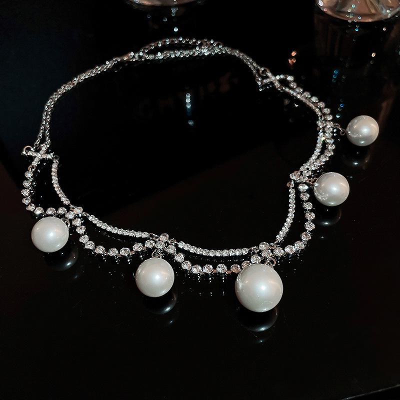 Elegantní evropský a americký módní náhrdelník: Luxusní styl s luxusním provedením a všestranným designem