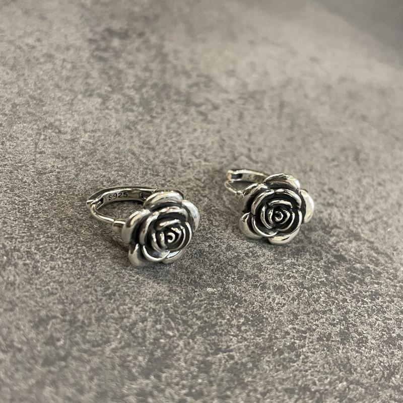 

Niche rose ear buckle women s court retro earrings light luxury high sense light luxury fashion versatile punk earrings