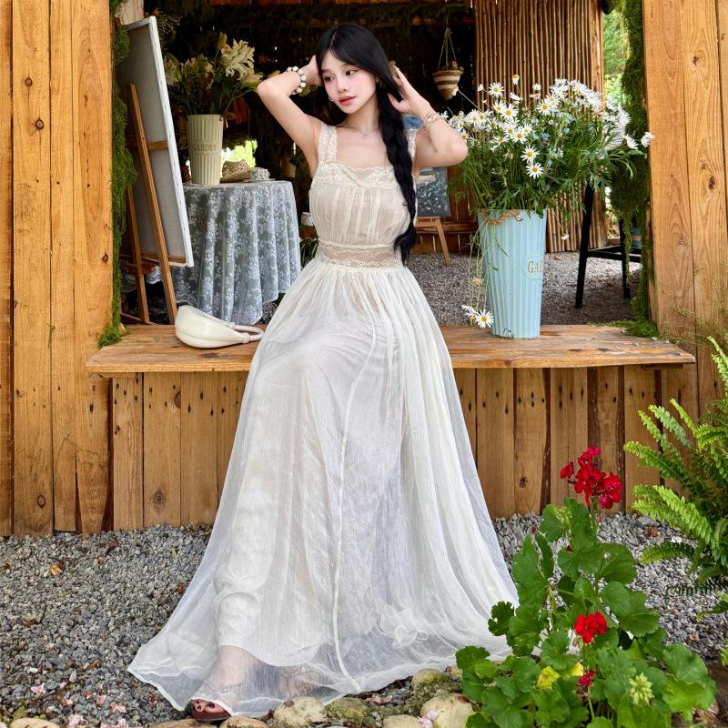 Seaside wear lace waist halter suspender dress, women are especially beautiful in early summer, pinched waist skirt