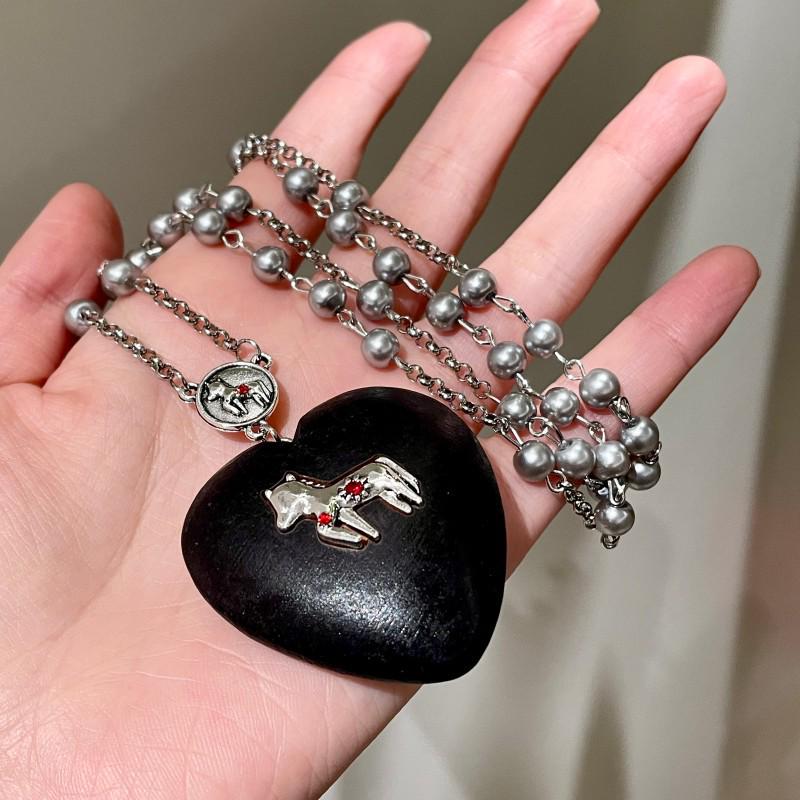 Elegant Black Wooden Heart Pearl Necklace - Lightweight Luxury Clavicle Chain Accessory