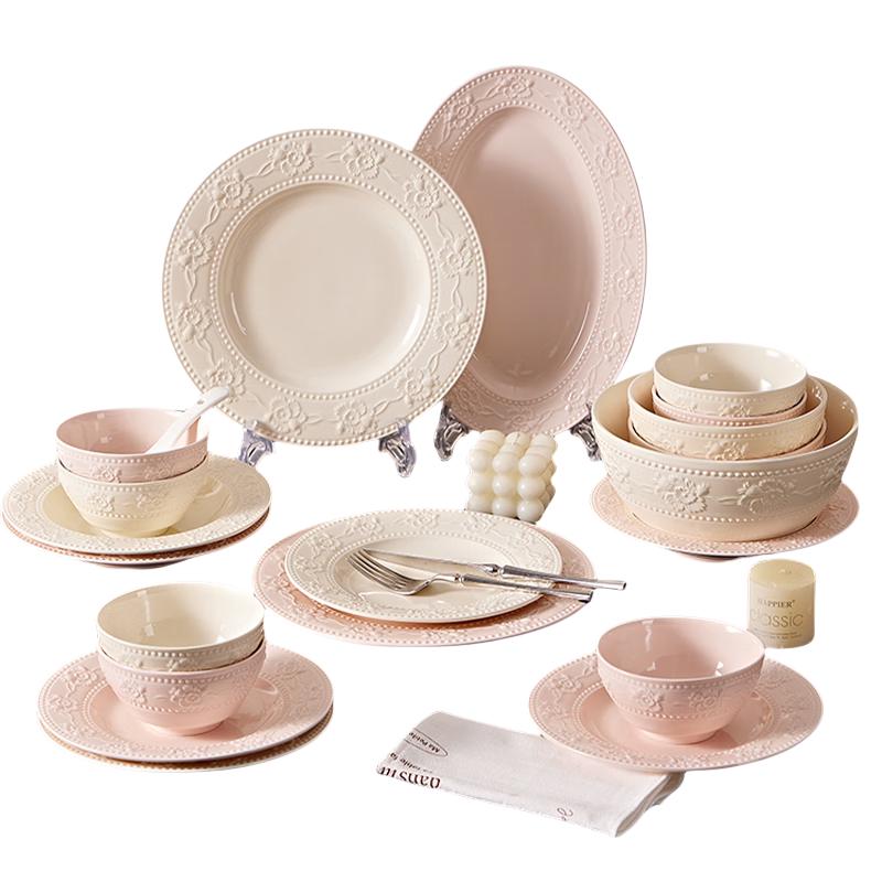 Jingdezhen Strawberry Embossed Ceramic Dinnerware Set