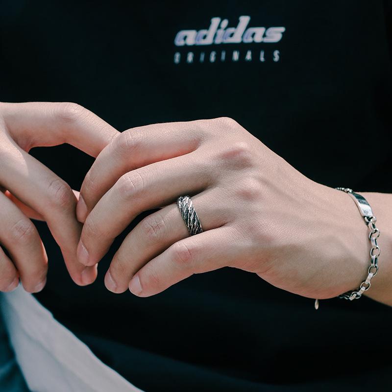 Yin Taifei Unisex Silver Stone Texture Open Ring - Versatile Retro Design for Couples