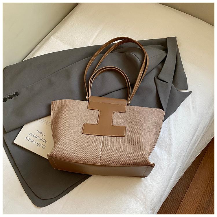 

Retro design handheld big bag women 2025 new fashion large capacity tote bag casual commuter shoulder bag tide коричневый