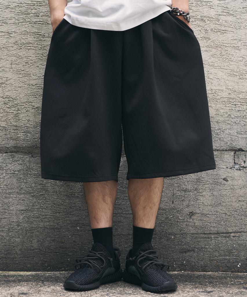 Beokeuldaun Comfort One-Pleat Long Wide Bermuda Sweatpants (Black)