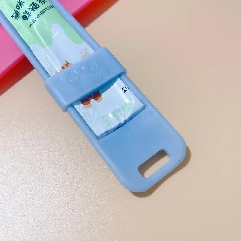 1pc New Cat Strip Feeder Cat Strip Scoop Squeezer No Dirty Hands Pet Meat Puree Snacks Cat Food Feeding Scoop Pet Supplies