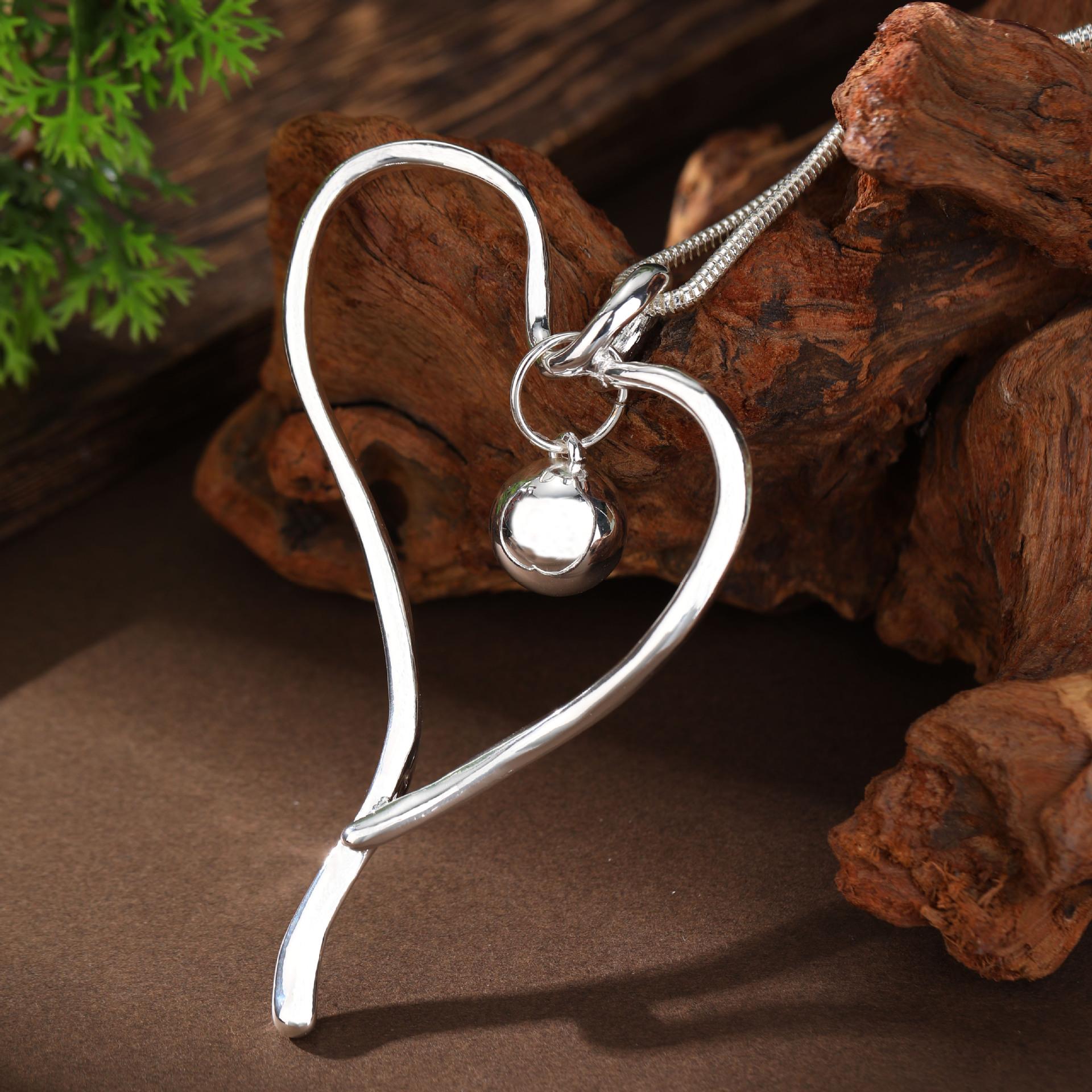 

Новый полый преувеличенный геометрический кулон в виде сердца, женское длинное ожерелье с полым сердцем