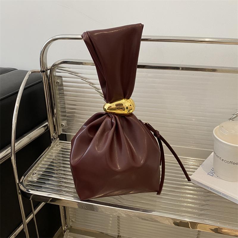 Luxury Designer Soft Leather Clutch Bag Women Pleated Mini Bucket Pouch with Temperament Side Zipper for Party Evening