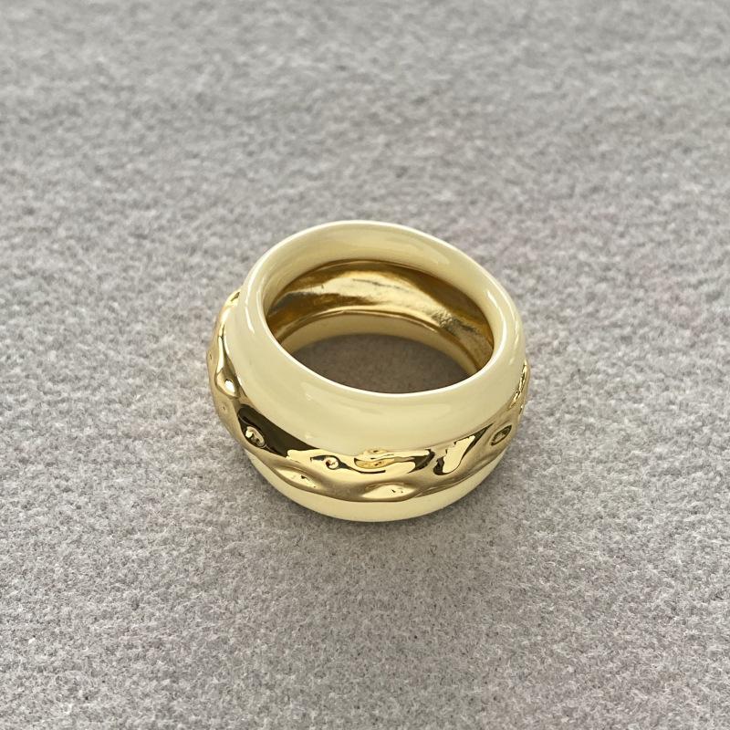 Mao Xiaotong Französisches Design Emaille-Ring & Aurelie Bidermann Schwarz/Weiß Breites Armband