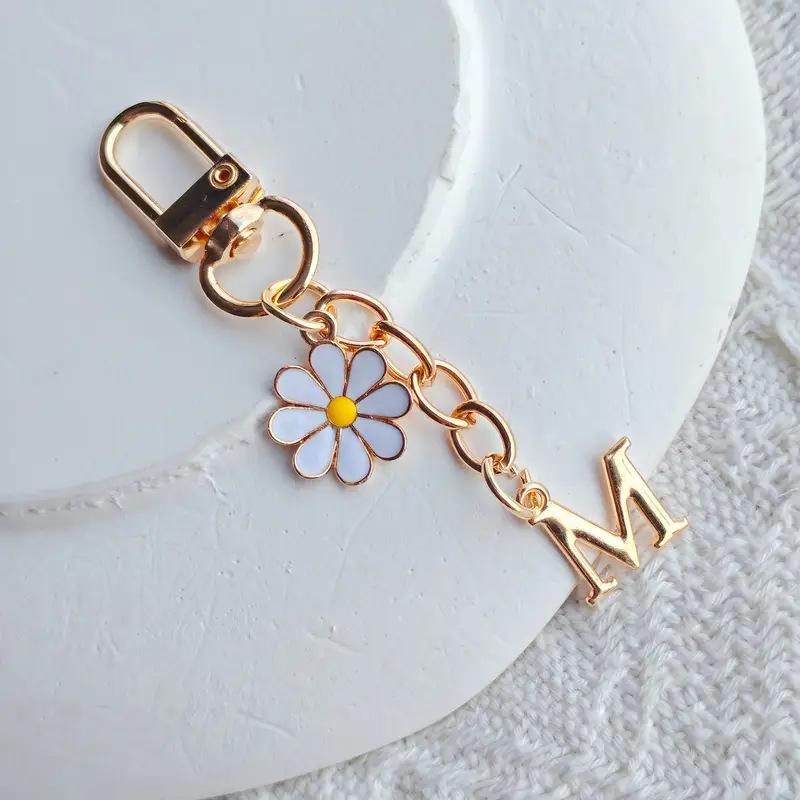 Metal Daisy Letter Keychain Fashion A-Z 26 Letters Keyring Charms Mobile Phone Key Holders Bag Pendant Accessories Couple Gift