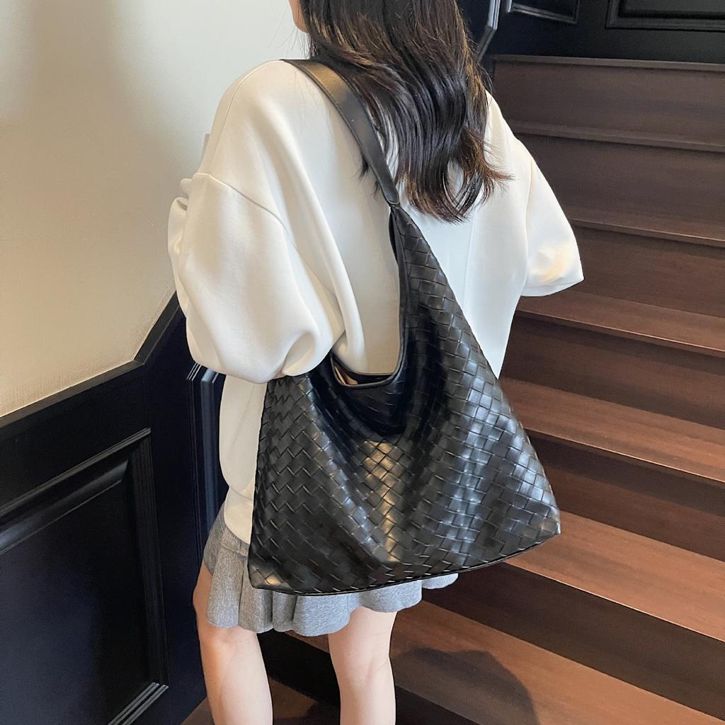Premium sense woven pattern large capacity tote bag women's 2025 new light luxury temperament commuter single shoulder underarm women's bag
